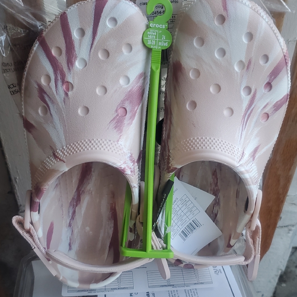 CROCS Pink Marble Print Classic Clog NWT Men 6 Women 8